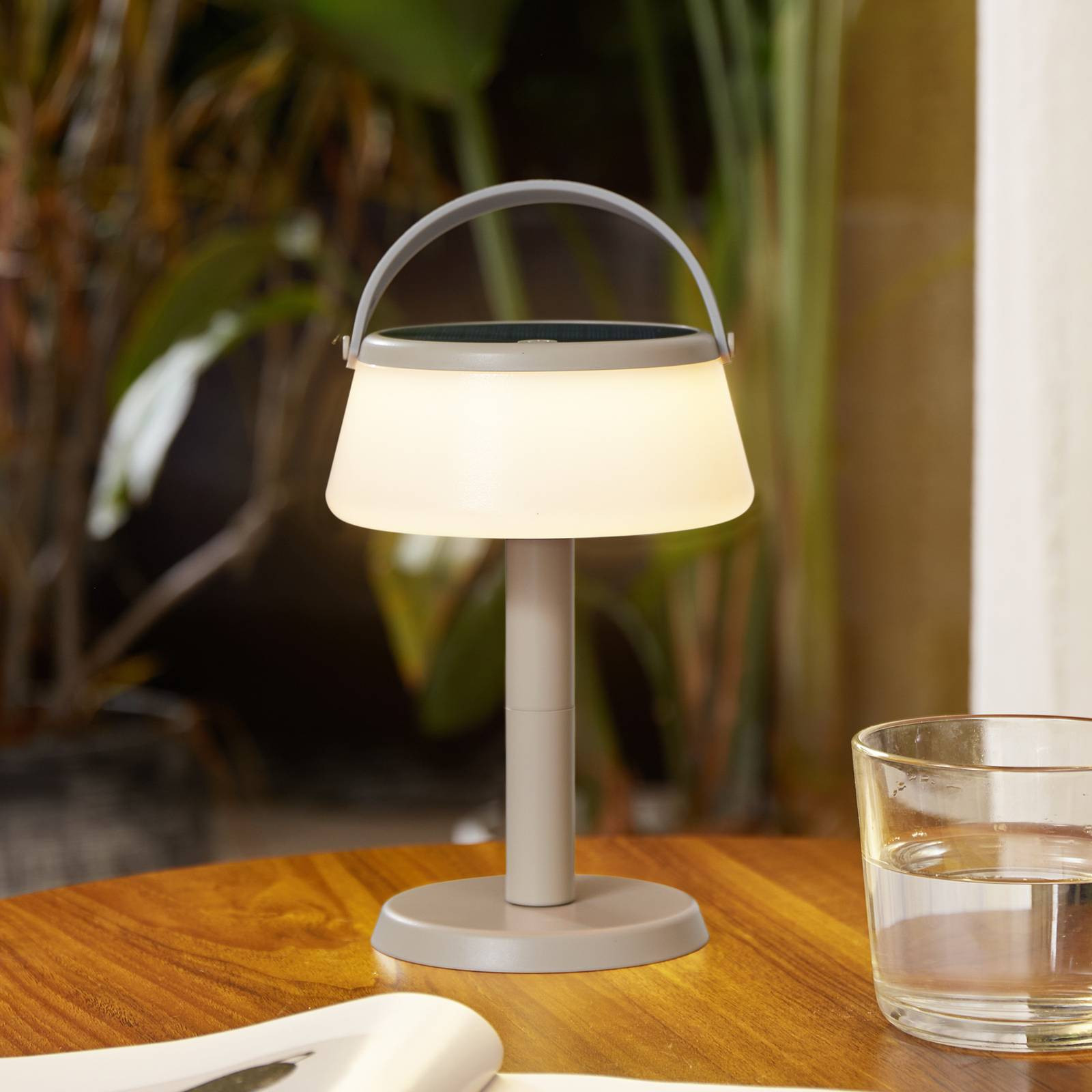 Lindby LED solárna stolová lampa Mikkel, béžová, stmievateľná