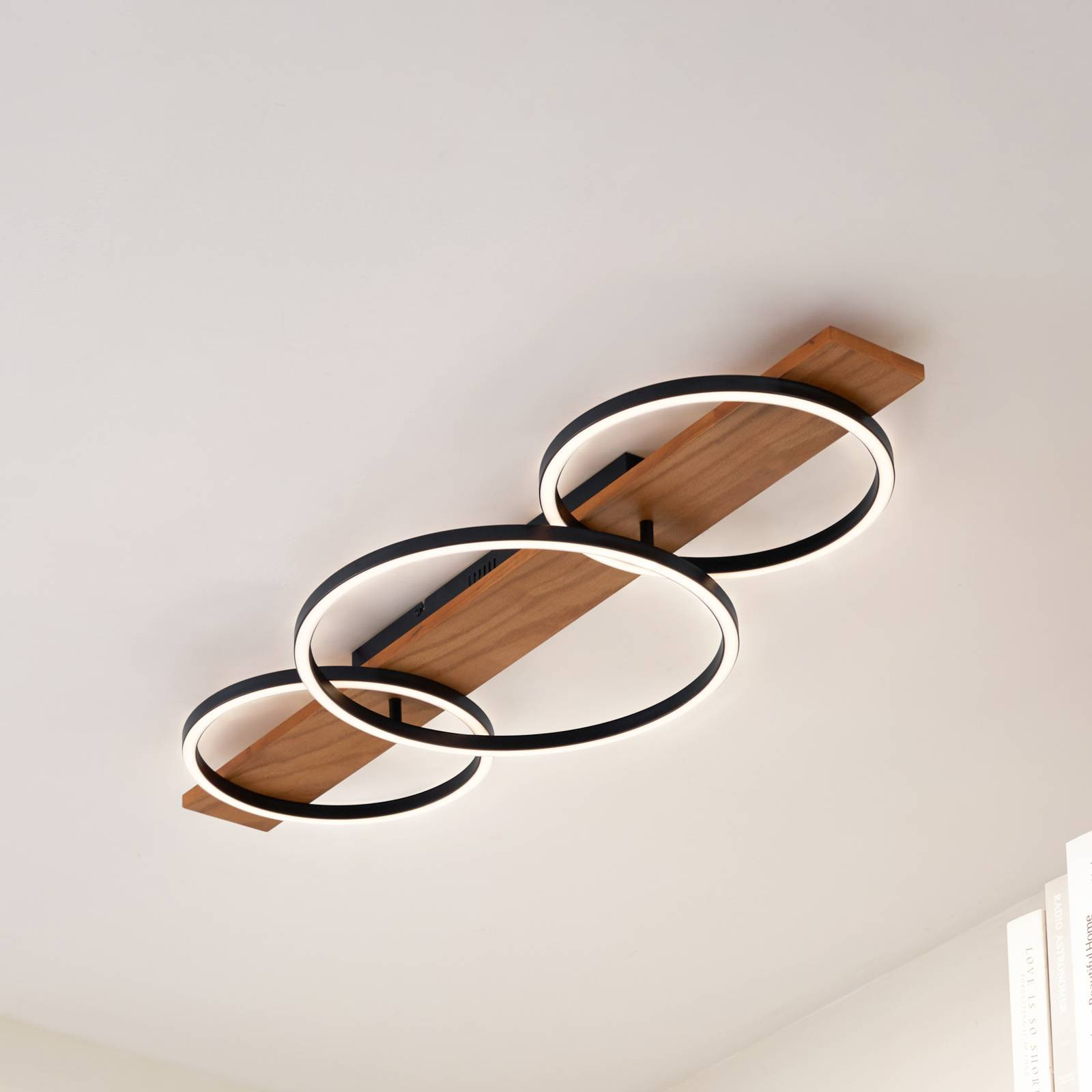 Stropné LED svietidlo Lindby Bolgar, biela/čierna, drevo, 3 svetlá.