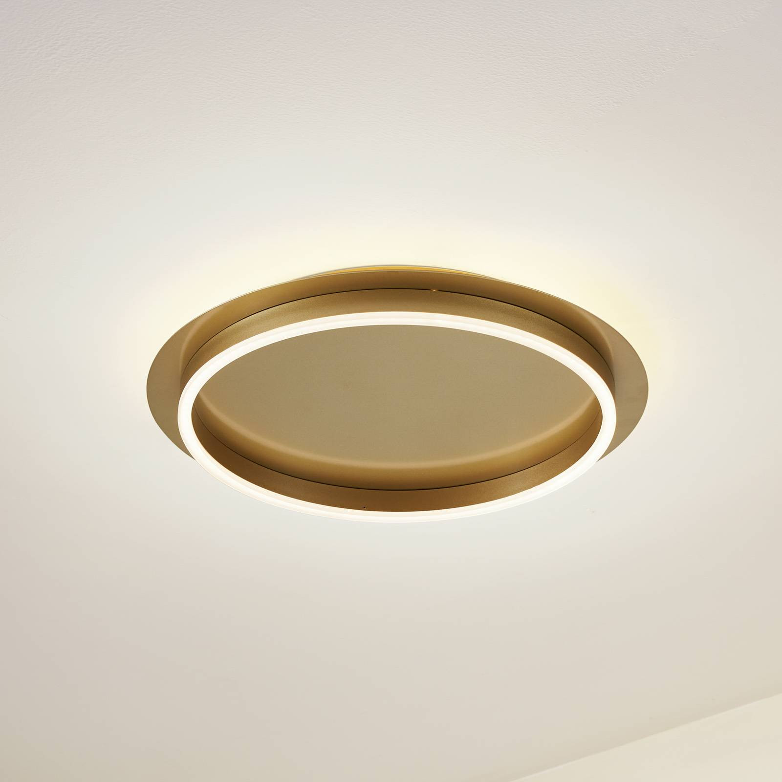 Lindby LED stropné svietidlo Kunis, zlatá/biela, akryl, Ø 46 cm