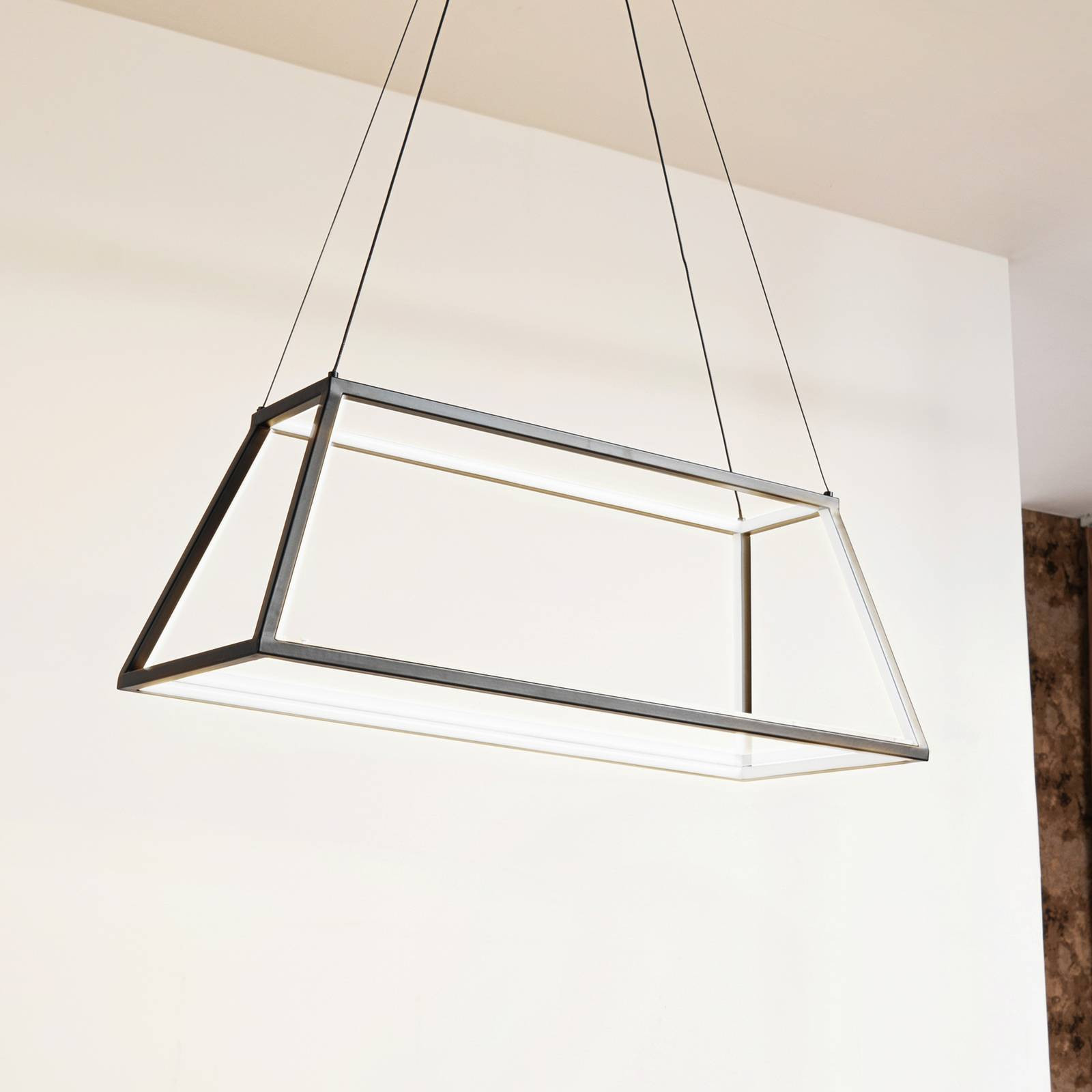 Lucande LED závesné svietidlo Mensola, čierna farba, hliník, 75 cm