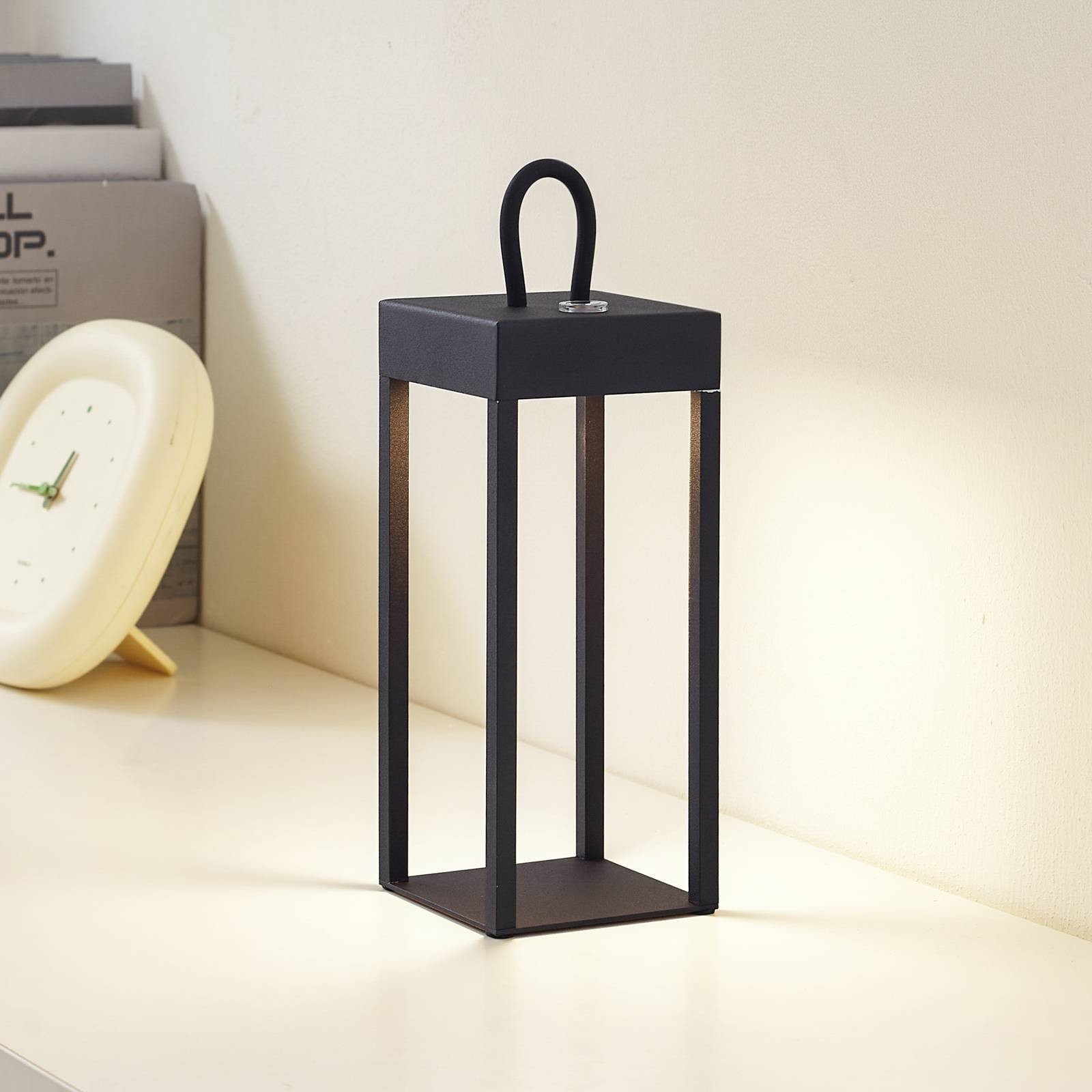 Lindby Iruna LED nabíjateľná stolová lampa, čierna, kov, 26,5 cm