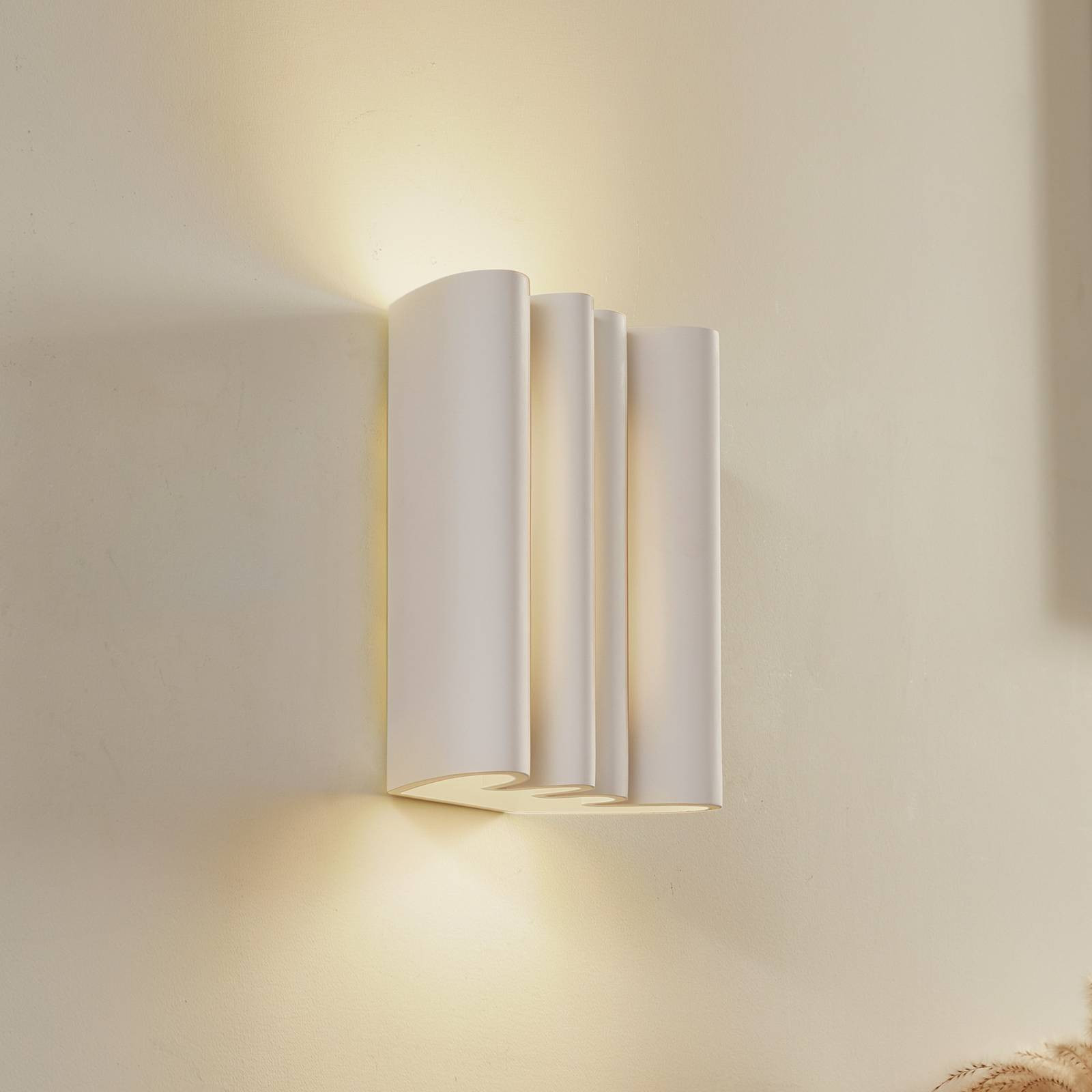 Nástenné svietidlo Lindby Novali, biele, dvojsvetlo, omietka, 22 cm