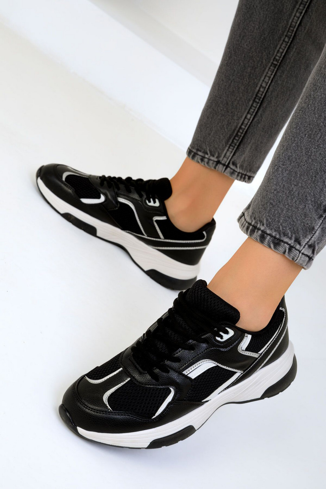 Soho Black-White Women's Sneakers 19505