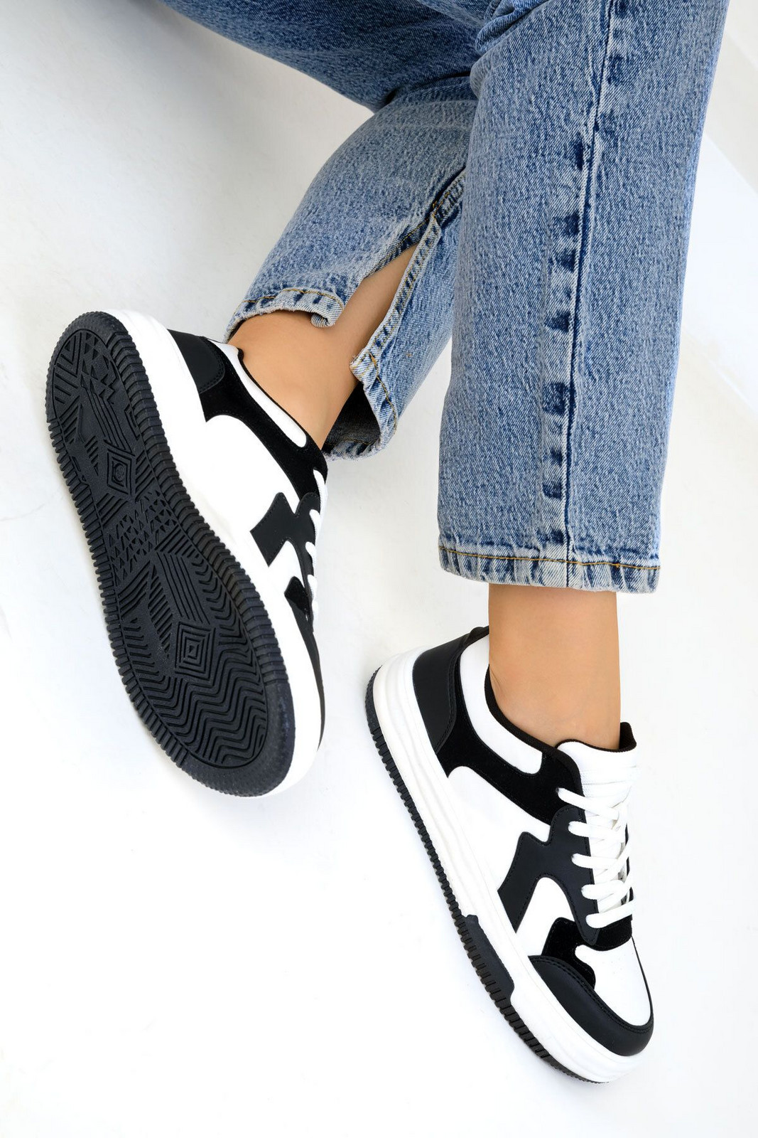 Soho Black-White Women's Sneakers 19602