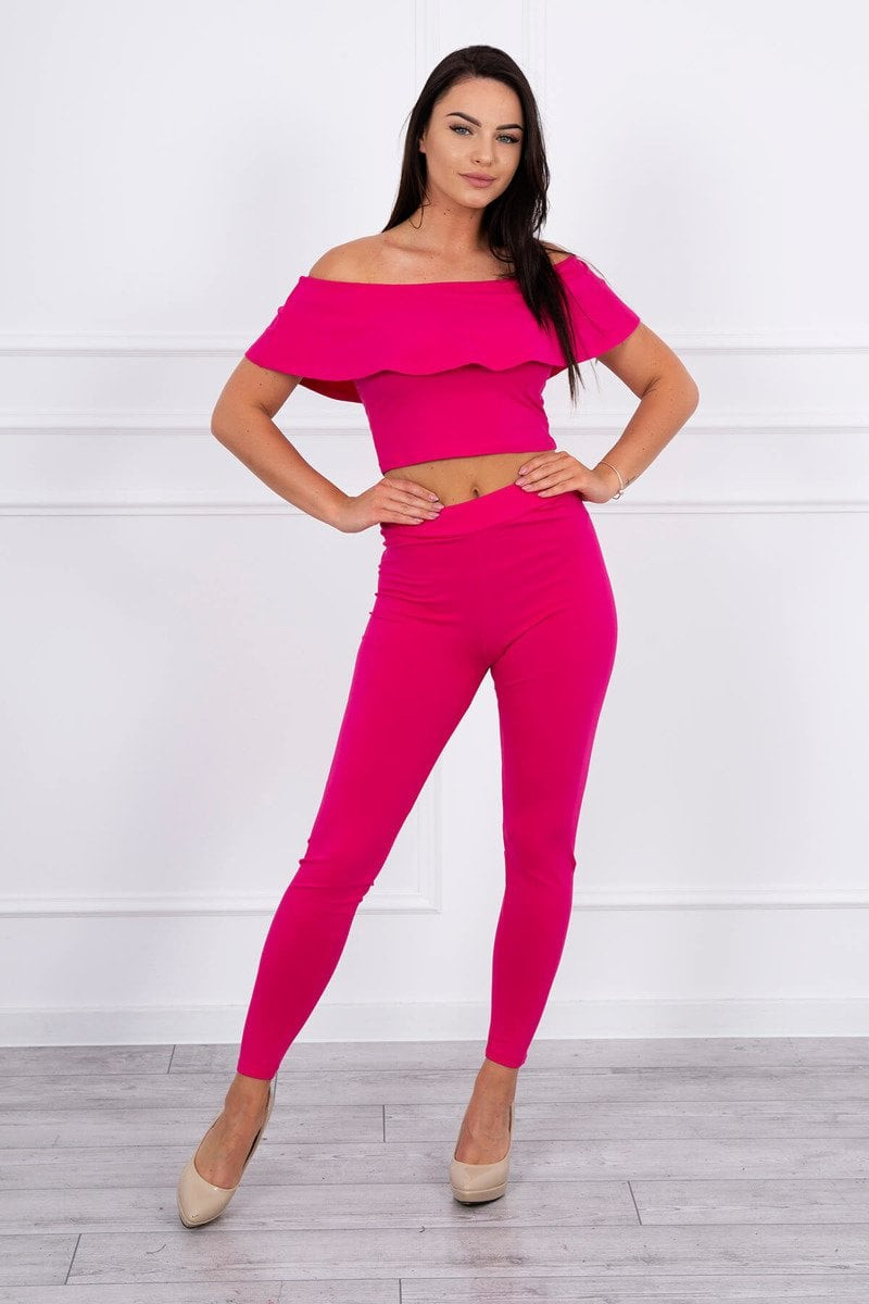 Set with fuchsia ruffle